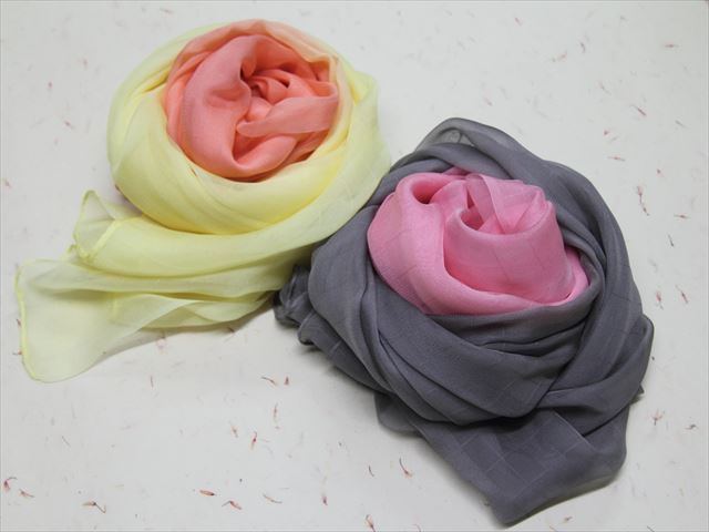 瓶屋の紅花染め体験